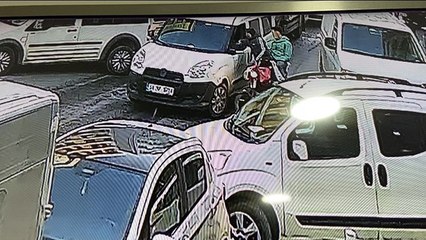 Turisti önce dövdüler sonra gasp ettiler