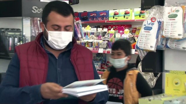 Eski kitapları kiloyla alıp yeni kitap ve kırtasiye malzemesi veriyor