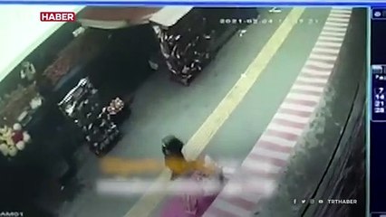 Müşteri olarak girdiği marketin sahibini bıçakladı