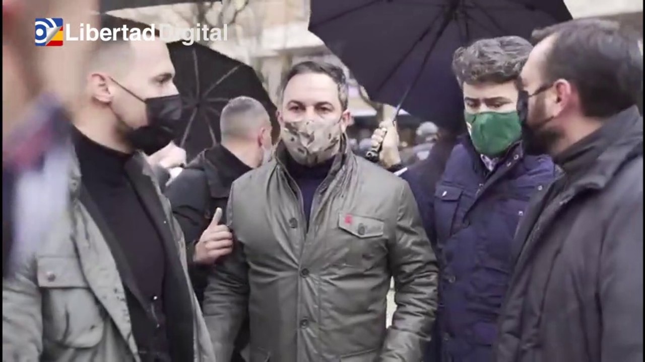 Abascal, al jefe de los mossos en un mítin de Vox en Cataluña:  "¿Va a seguir usted permitiendo esto?"