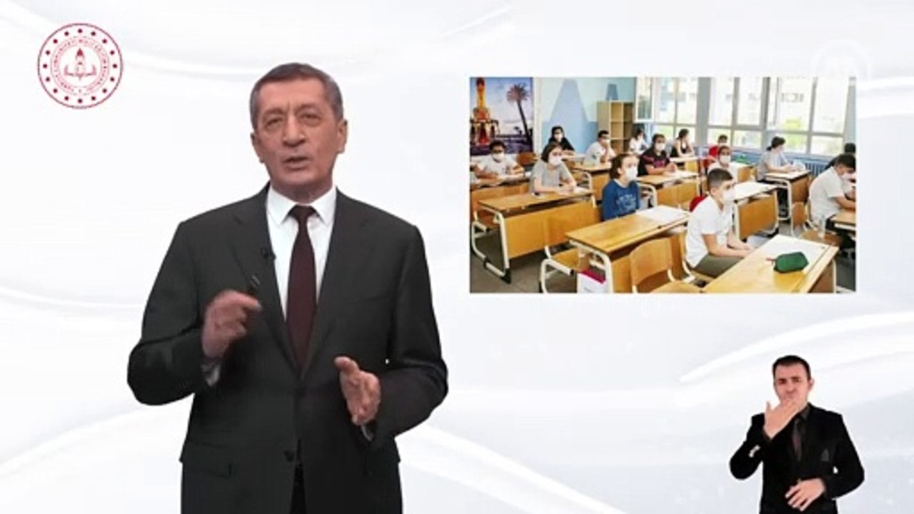 Bakan Selçuk: Tüm sınıfların aynı anda yüz yüze eğitime geçmesi kısa vadede mümkün görünmüyor