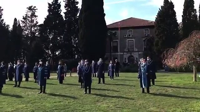 Boğaziçi'nde Melih Bulu protestoları sürüyor; akademisyenler bir kez daha rektörlük binasına sırtlarını döndü