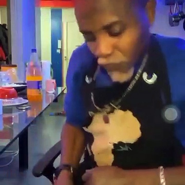 Quand Aristo le Blédard se déhanche sur "Monica" de Santrinos alors qu'il l'avait vivement critiquée