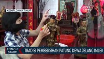 Ritual Pemandian Patung Dewa-Dewi Jelang Perayaan Tahun Baru Imlek