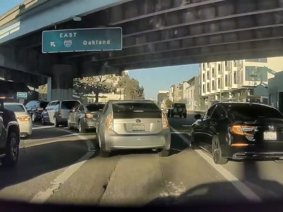 Robo en una carretera en SF: capturado en TeslaCam