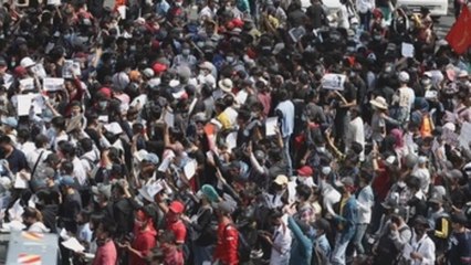 Birmania impone la ley marcial en varias ciudades ante las crecientes protestas