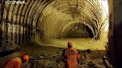 India, si stacca un pezzo di ghiacciaio dell'Himalaya: continuano le ricerche dei dispersi