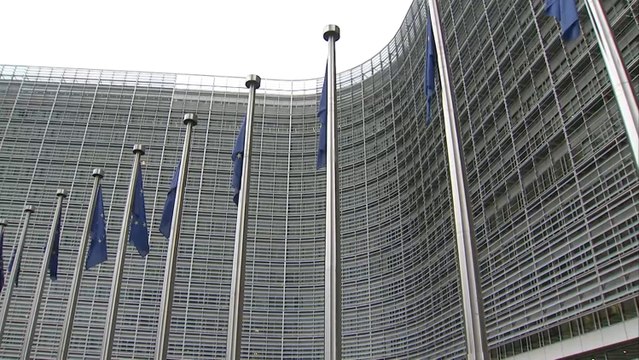 Bruselas dice que los Tratados de la UE prohíben al BCE condonar la deuda