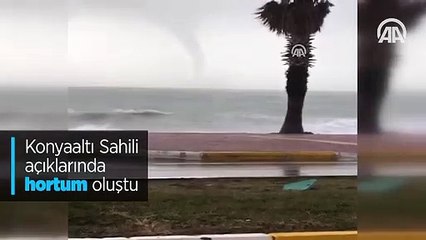 Konyaaltı Sahili açıklarında hortum oluştu