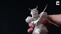 Cet artiste passe 50h à créer un Samurai en Origami
