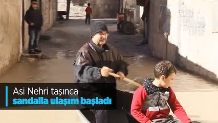 Asi Nehri taşınca sandalla ulaşım başladı