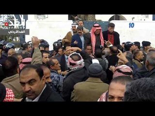 اعتصام للمئات من المتقاعدين العسكريين أمام "الرئاسة"