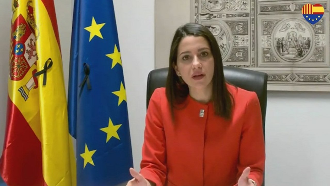 Arrimadas ve en el 'procés' "un gran atraco" y pide regeneración