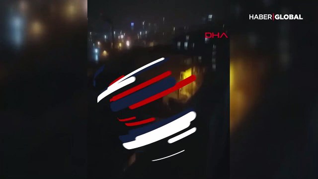 Gaziosmanpaşa'da çatının uçtuğu anlar cep telefonu kamerasında