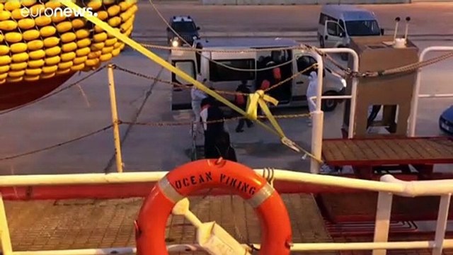 Augusta: test anti Covid e sbarco dei migranti soccorsi da Sos Mediterranée
