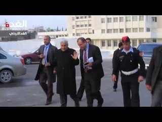 النسور "يتمشّى" حول مجلس النواب