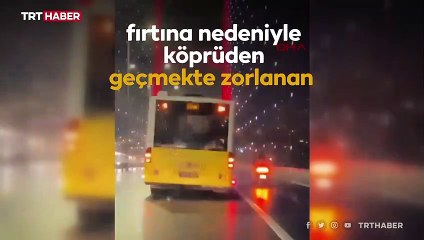 Otobüs şoförü, fırtınada motosikletliye kalkan oldu