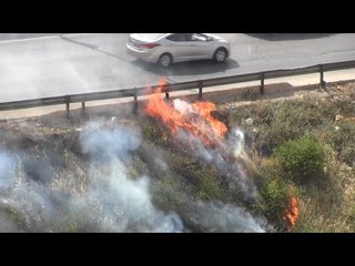 إخماد حريق أعشاب في صافوط