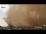 غيمة ضخمة من الغبار أثناء اجتياحها مطار الملكة علياء الدولي