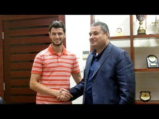 انس بني ياسين يوقّع على كشوفات الحسين إربد