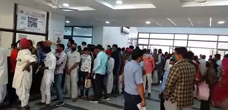 पर्ची के लिए लम्बी कतार...ओपीडी 2000 के पार