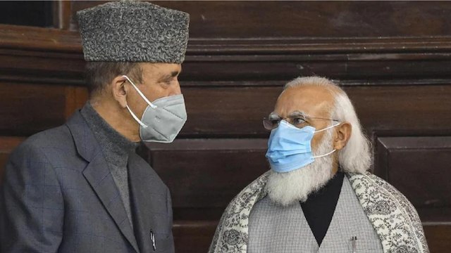 PM Modi gets emotional while bidding farewell to Ghulam Nabi