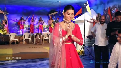 Urvashi Rautela Looking Very Gorgeous And She Visit T Series Ganpati