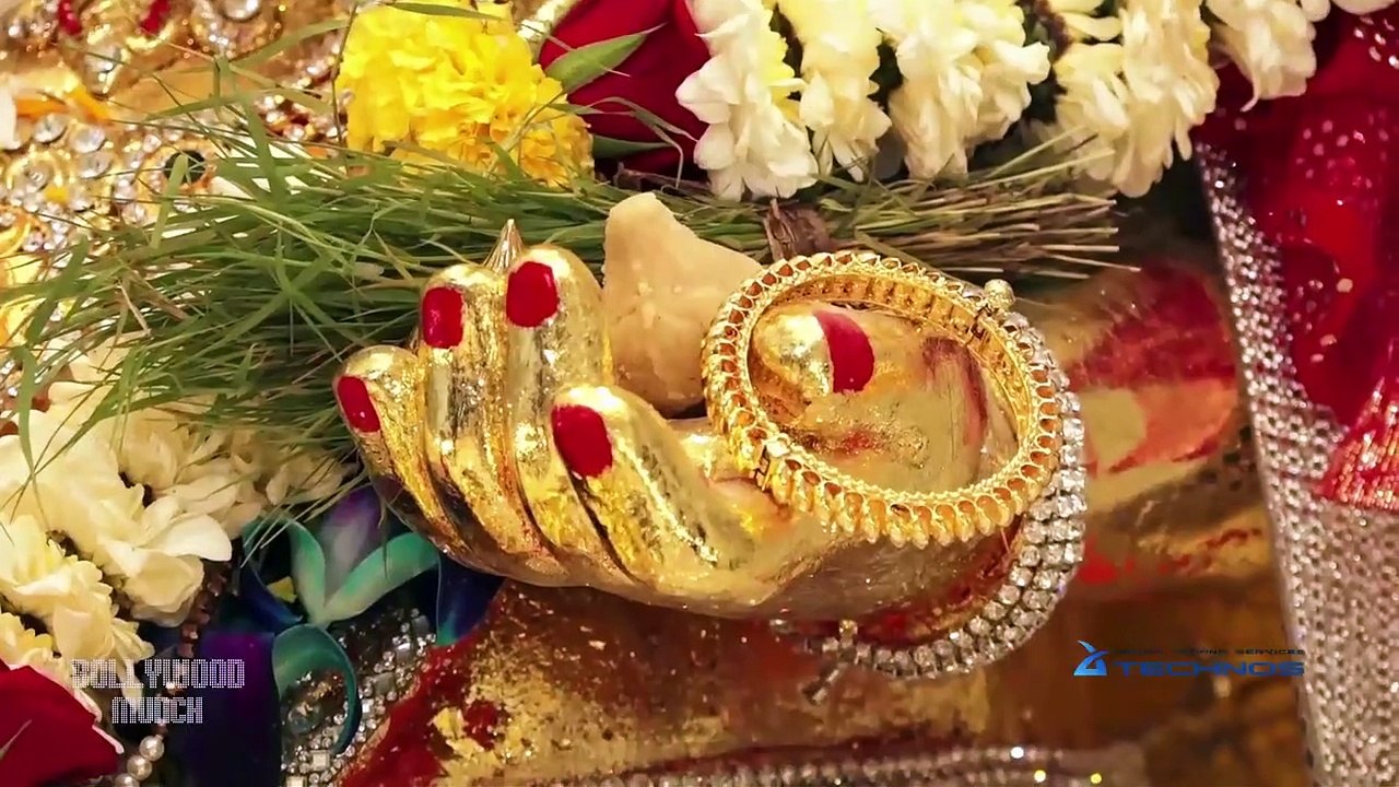 Urvashi Rautela GODDESS LOOK as she Visits Ajay Kapoor House For Ganpati Darshan