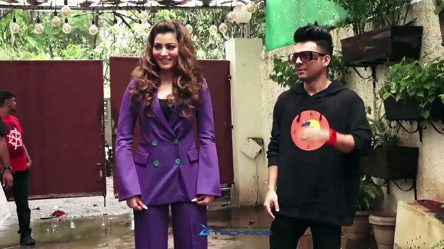 Urvashi Rautela Hot Dance On Bijli Ki Taar Tony Kakkar Song Launch