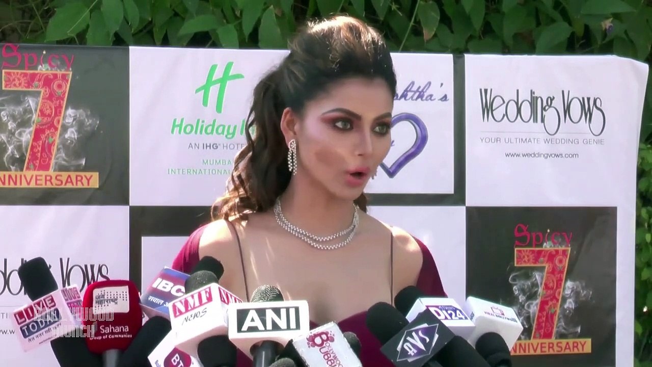 Urvashi Rautela Sensuous & Sexy Bridal Cover Shoot For Wedding Vows Magazine (1)