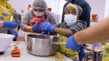 Les pâtisseries solidaires : les enfants des centres de loisirs cuisinent pour les sans-abri !
