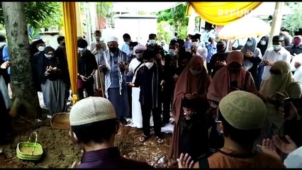 Ustaz Maaher Dimakamkan di Samping Makam Syekh Ali Jaber