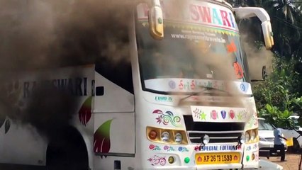 విశాఖపట్నం: బస్సులో ఒక్కసారిగా మంటలు