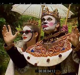 Marion Cotillard partage un magnifique cliché d'elle à 15 ans au côté de son papa !