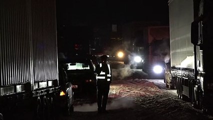 Autofahrer sitzen in eisiger Kälte fest