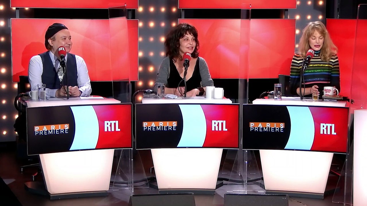 Les toilettes d'Arielle Dombasle