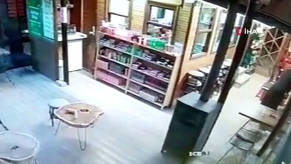 Yer: Bursa... Aracını park etmeye çalışırken kafeye girdi! O anlar kamerada