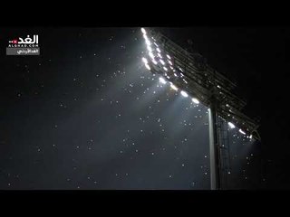 الفراشات تحوم حول كشافات ستاد عمان الدولي