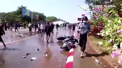 Myanmar'da gösteriler sıkıyönetime rağmen devam etti