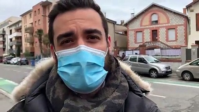 Maxime Boyer, adjoint au maire de Toulouse venu apporter son soutien à Roland, 88 ans face aux squatteurs de sa maison