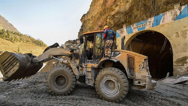 Tunnel rescue operation: Navy divers arrive at Tapovan