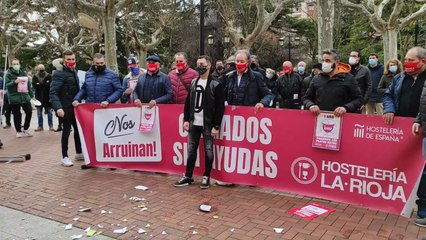 Hostelería riojana "rompe platos" para protestar por la situación del sector