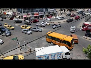 تقاطع يربك السير في وسط السوق في طبربور