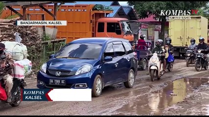 Jalur Utama Angkutan Bertonase Besar Lumpuh, Jalan Gubernur Syarkawi Rusak Parah Akibat Banjir