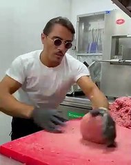 Ete şiddet uygulayan adam Nusret! Yine gündem oldu