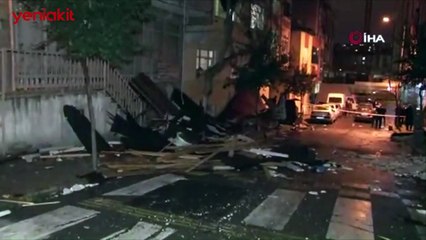 İstanbul Bağcılar'da uçan çatı evin içine girdi
