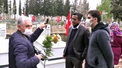 Ülkesindeki Patlamada Ölen Türk Mühendisin Mezarını Ziyaret Etti