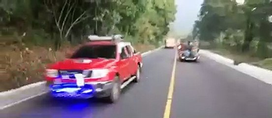 Graban imprudencia de automovilistas en carretera