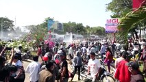 Disparos y gases lacrimógenos contra manifestantes en Birmania