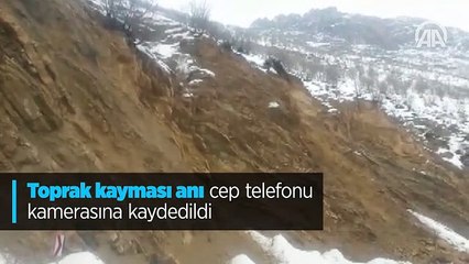 Toprak kayması anı cep telefonu kamerasına kaydedildi